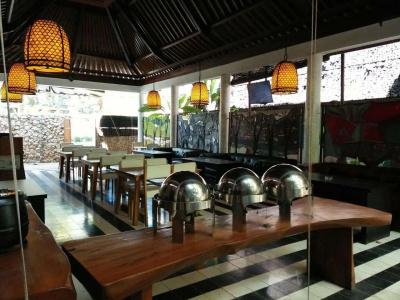 Flores Gallery - 11