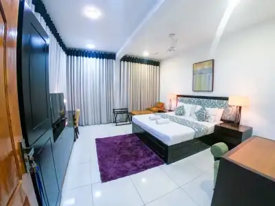 Romance Hills - 32