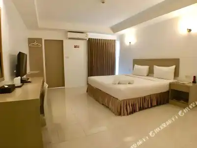 Trat Center - 16