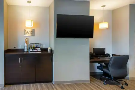 Sleep Inn & Suites Tampa South - 4