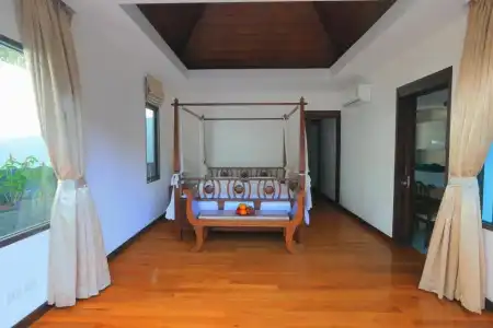 Naiharn Beach Villa - 33