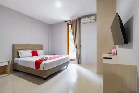 RedDoorz Plus near Cilandak Town Square 2 - 33