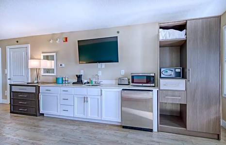 Commander & Suites - 40