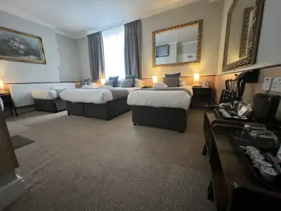 Tudor Court - 88
