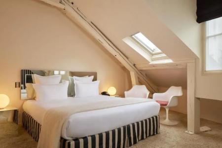 Hôtel du Petit Moulin, Haute Couture by Lacroix - 117