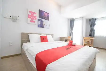 RedDoorz Plus @ Nguyen Van Troi - 1