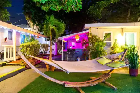 Seashell Motel and International Hostel - 9