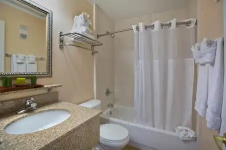 Sailport Waterfront Suites - 36