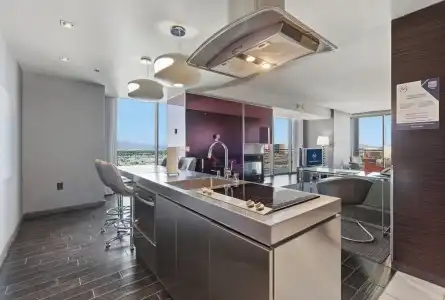 Beautiful Palms Place Suite - 239