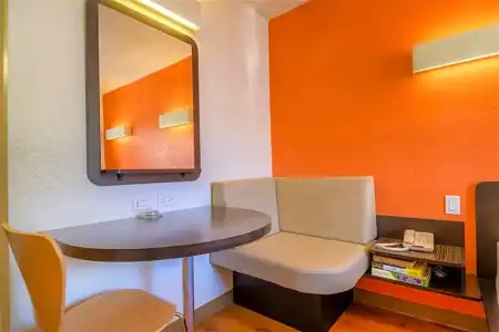 Motel 6 Las Vegas, NV – I-15 Stadium - 35