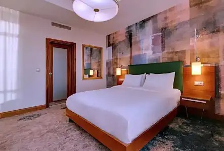 DoubleTree by Hilton Van - 75