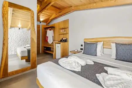 Emily's Luxury Suites - 73