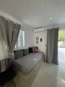 Zoumis Residence - 180