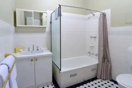 Adelaide Mansions Serviced Apartments - 8