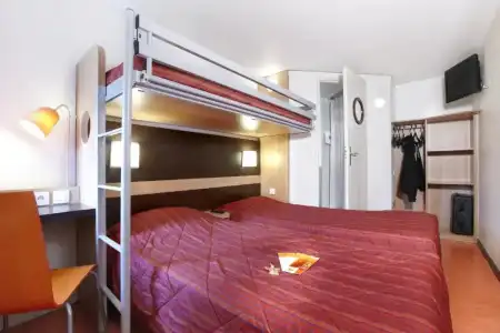 Premiere Classe Bourges (6 kms du centre-ville) - 31