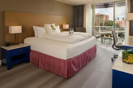 Staypineapple, Rose, Downtown Portland - 34
