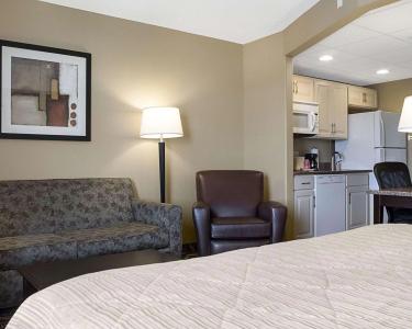 MainStay Suites Bismarck - 35
