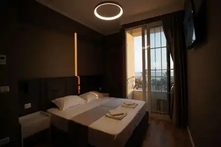 Majestic Apartment - 10