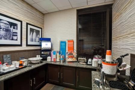 Hampton Inn Norfolk-Naval Base - 11