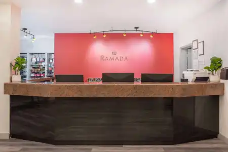 Ramada by Wyndham Bakersfield North - 2