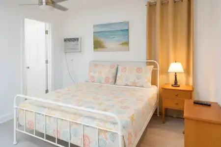 Daytona Shores Inn and Suites - 27