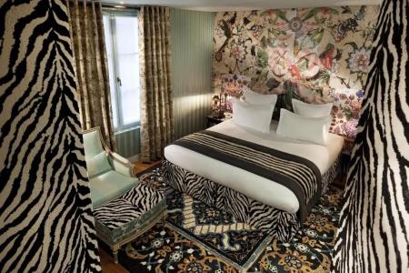 Hôtel du Petit Moulin, Haute Couture by Lacroix - 109