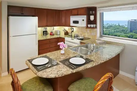 Luana Waikiki & Suites - 108