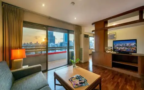 Bandara Silom Suites - 57