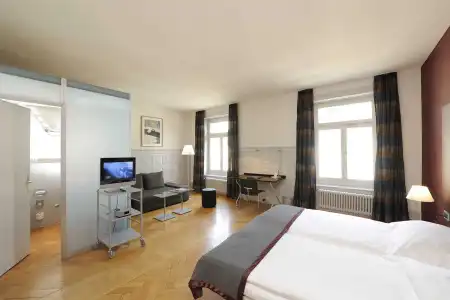 Alma - Boutique hideaway by the lake with rooftop and ladies-only wellness - 2