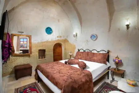 Romantic Cave - 101