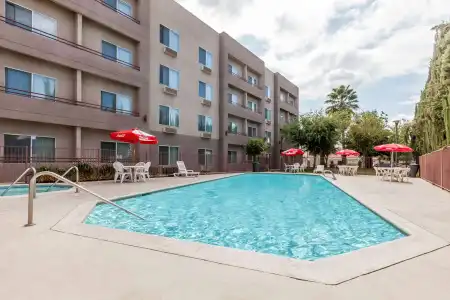 Ramada by Wyndham Bakersfield North - 0