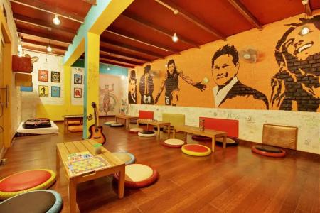 Bedweiser Backpackers Hostel - 16