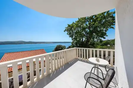 Lucija - 48