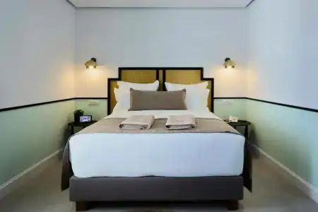 Alleys All-Suite & Spa - 100
