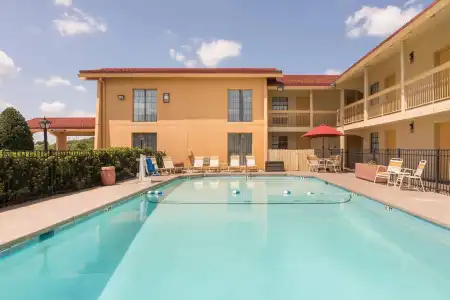 Baymont by Wyndham Greenville Woodruff Rd - 14