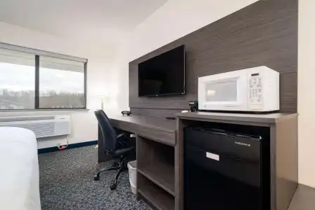 Baymont by Wyndham Bellingham - 19