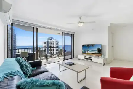 Surfers Century Oceanside Apartments - 59