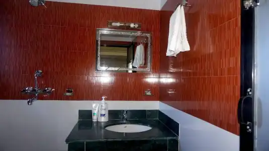 Middle Path and Spa - 9