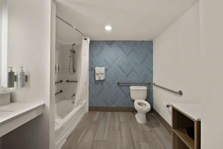 Hilton Garden Inn - 13