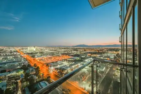 Beautiful Palms Place Suite - 310