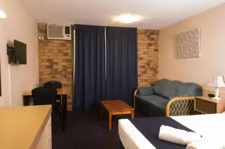 Lancaster Court Motel - 18