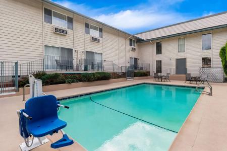 Quality Inn & Suites Vancouver - Hazel Dell - 11