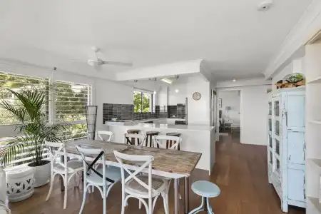 Gemini Court Holiday Apartments - 400