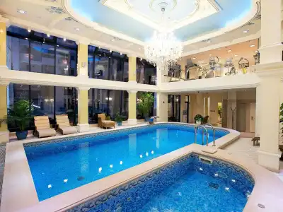 Queen's Court & Residence - 157