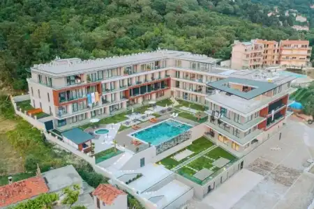 Royal Blue Resort & Residences - 12