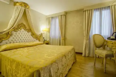 Noemi - 56
