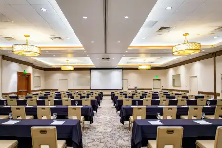 DoubleTree by Hilton San Diego Bayside - 23