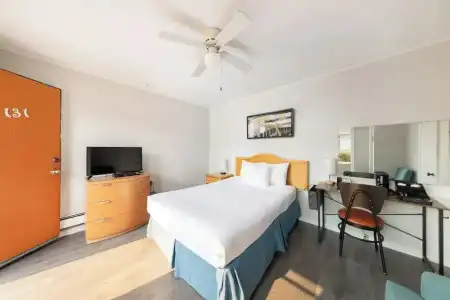 2400 Motel - 29