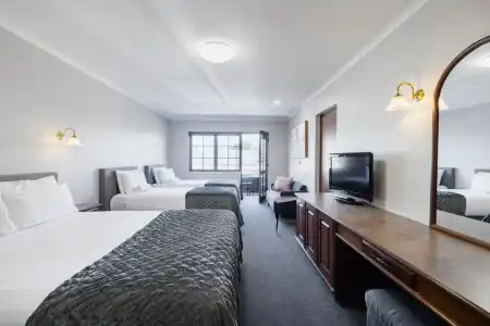 Adelaide Inn - 25