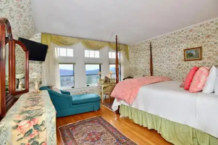 Wilburton Inn - 128